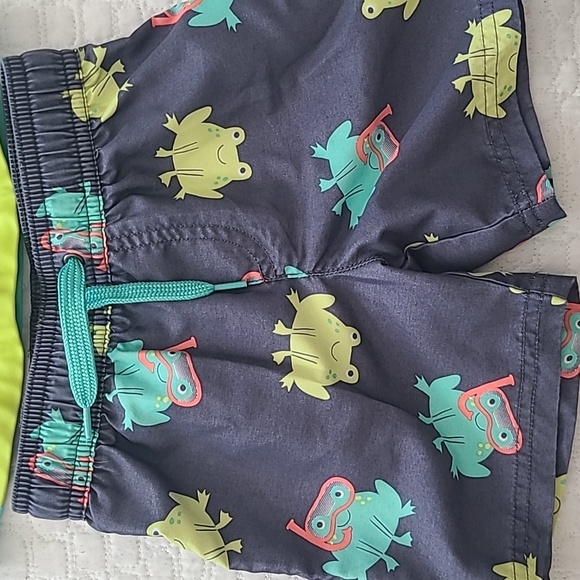 Toddler long sleeve rashguard and swim trunks bundle - Picture 3 of 7